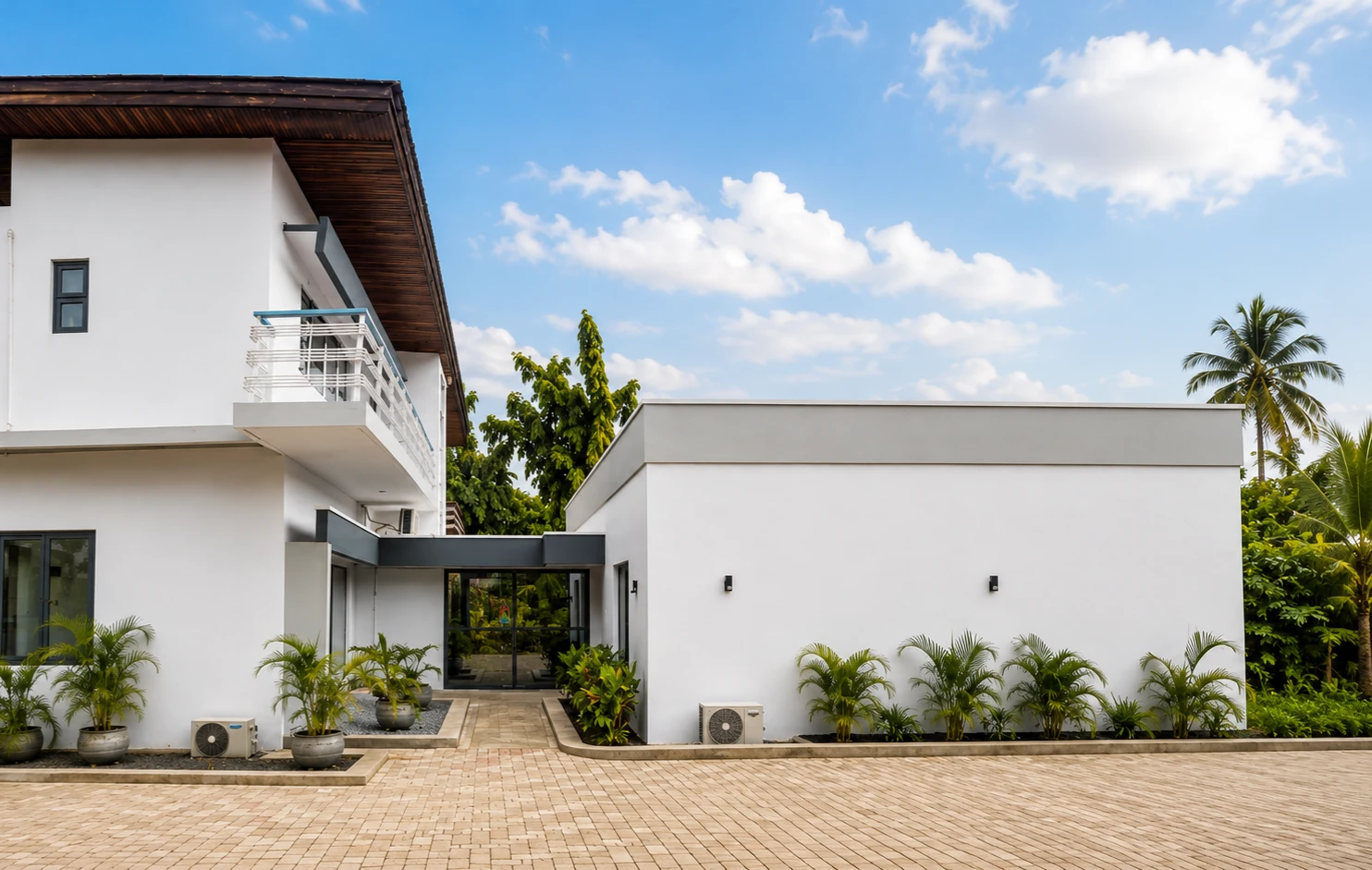 Exterior of Nikea Specialist Hospital, with the entrance and surrounding greenery